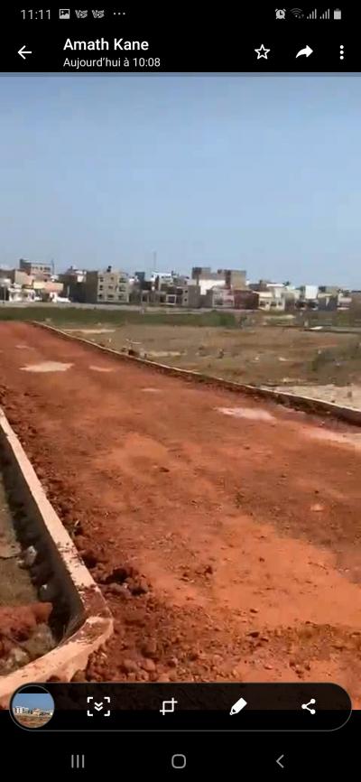 Terrain de 200m2 a ouest foire sur la vdn 