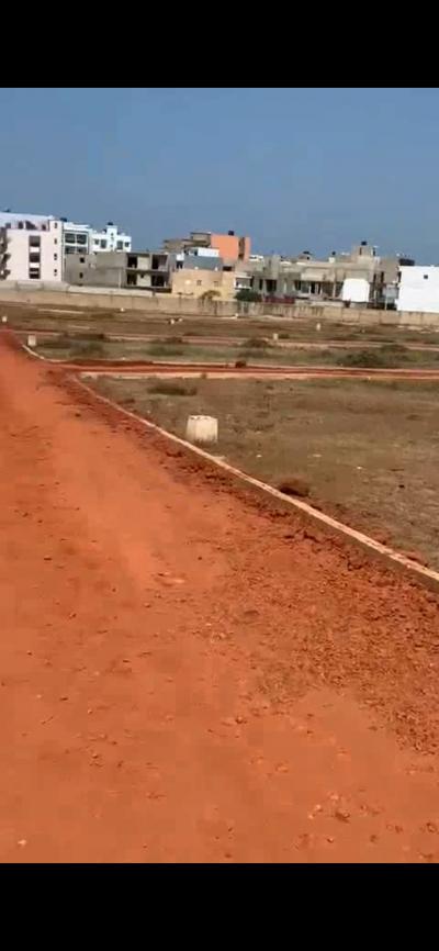 Terrain de 200m2 a ouest foire sur la vdn 