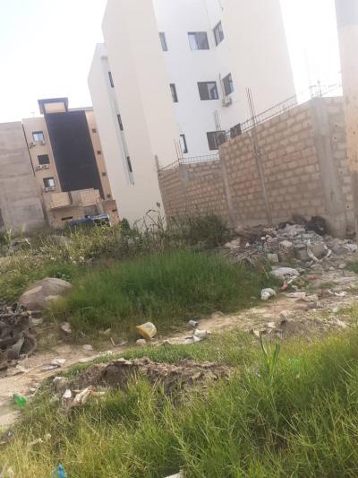 Terrain de 300m2 aux almadies 
