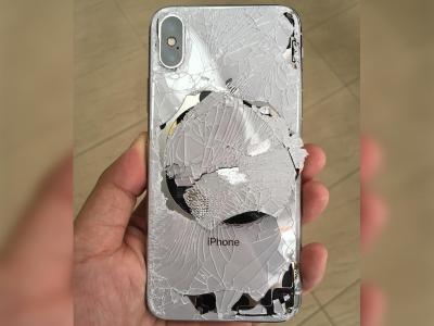 CHANGEMENT DE DOS DE SMARTPHONES