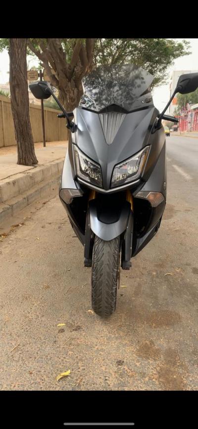 TMAX Iron Max an 2016 avec papier 