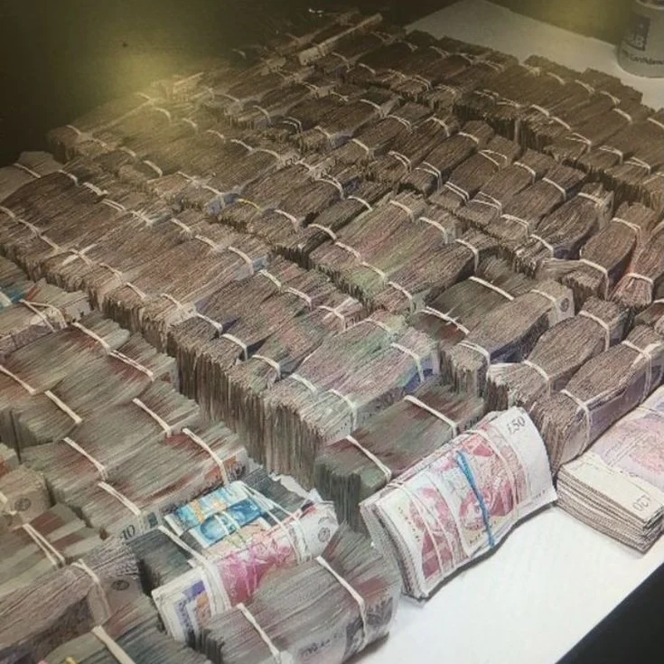 SOLUTION POUR NETTOYAGE DES BILLETS DE BANQUE NOIR