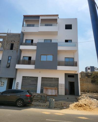 Villa r+3 à la cité apix