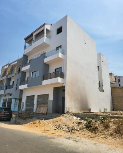 Villa r+3 à la cité apix