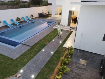 Belle villa neuve meublée à louer à Saly 