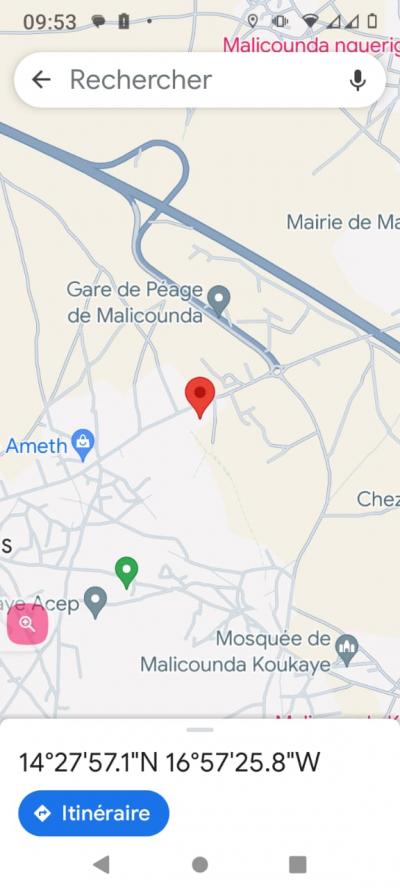 terrain de 300 metres carres a malicounda
