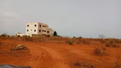 Terrains de 225 mètres carrés à vendre à Sindi