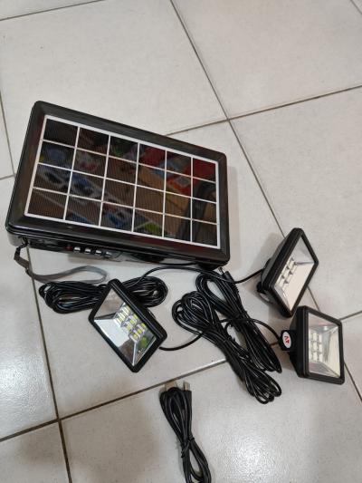 Mini kit solaire waxiba avec radio intégrée 